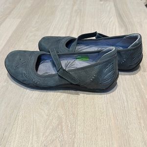 Ahnu Leather Slide on Shoes Size 7.5